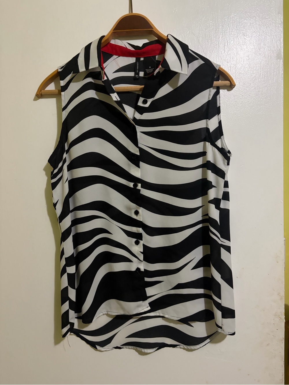 new directions Black & White Zebra-Print Sleeveless Button Front Top